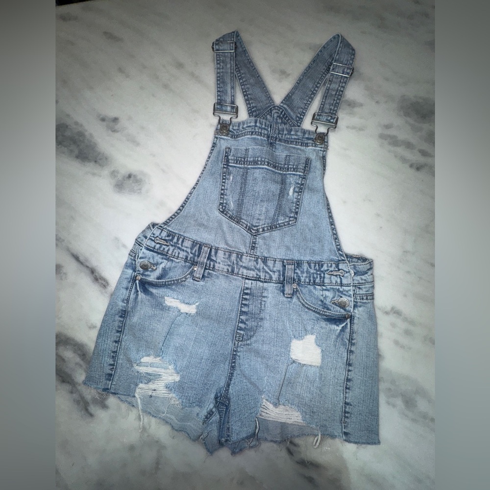 Women's Juniors Blue Spice Distressed Jean Short Overalls Size 5 - Picture 1 of 4